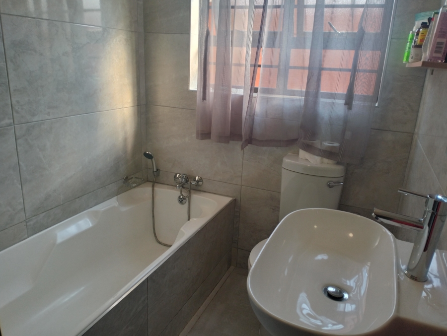 2 Bedroom Property for Sale in Wynberg Western Cape